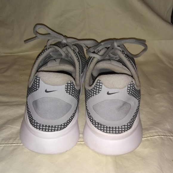 Mens Nikes - Picture 2 of 2